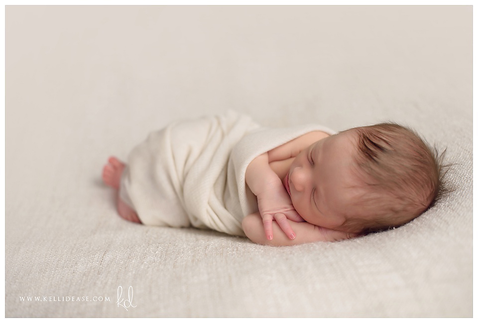 Canton CT Newborn Photographer | Canton, Glastonbury, Hartford, Granby CT newborn photographer | Newborn baby photo session | Infant photographers | Kelli Dease Photography | www.kellidease.com