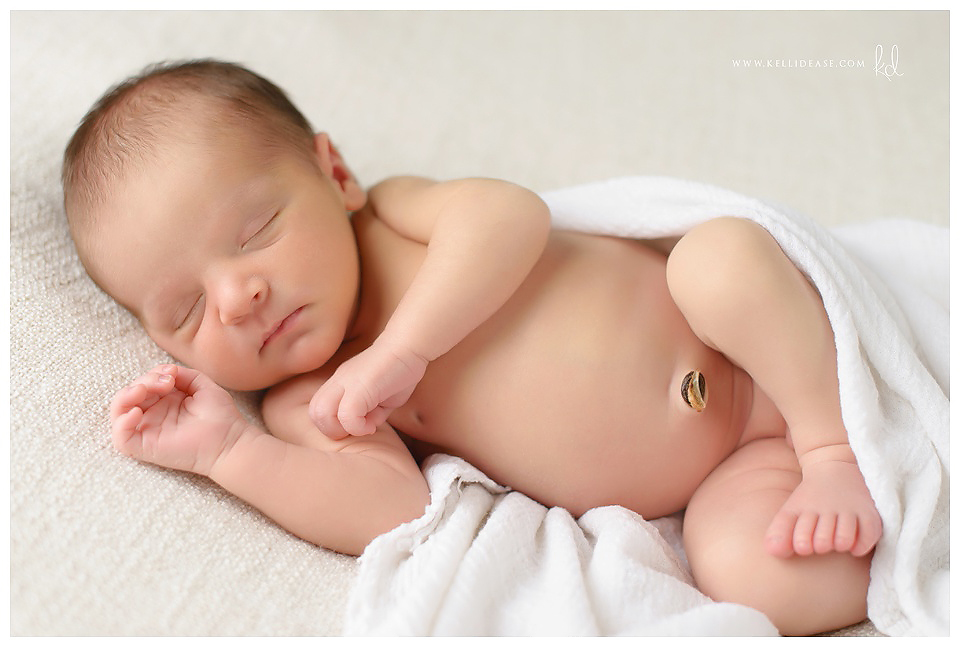 Canton CT Newborn Photographer| Avon, CT newborn photographer | Simsbury,  CT newborn photographer | Newborn photo studio | Newborn photographers | Kelli Dease Photography | www.kellidease.com