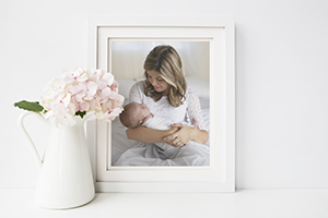 connecticut photographer offers framed portraits for maternity, newborn and family photo sessions.