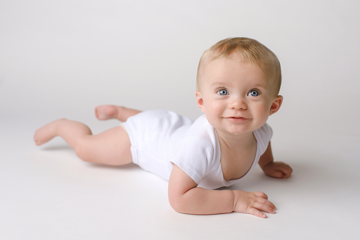 Simple and classic baby photos |Best baby photographers in CT | Farmington, CT Baby Photographers | CT Portrait Studio |www.kellidease.com