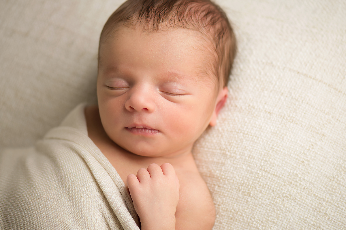 New born baby photos in soft neutral tones | West Hartford | Granby | Farmington | Top CT newborn photographer Kelli Dease