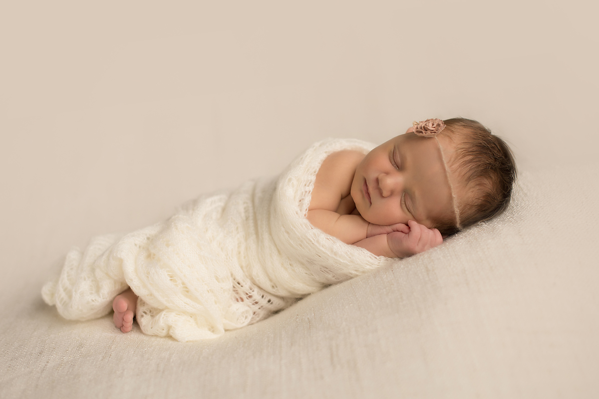 Organic newborn photos in soft neutral tones | West Hartford | Granby | Farmington | Top CT newborn photographer Kelli Dease