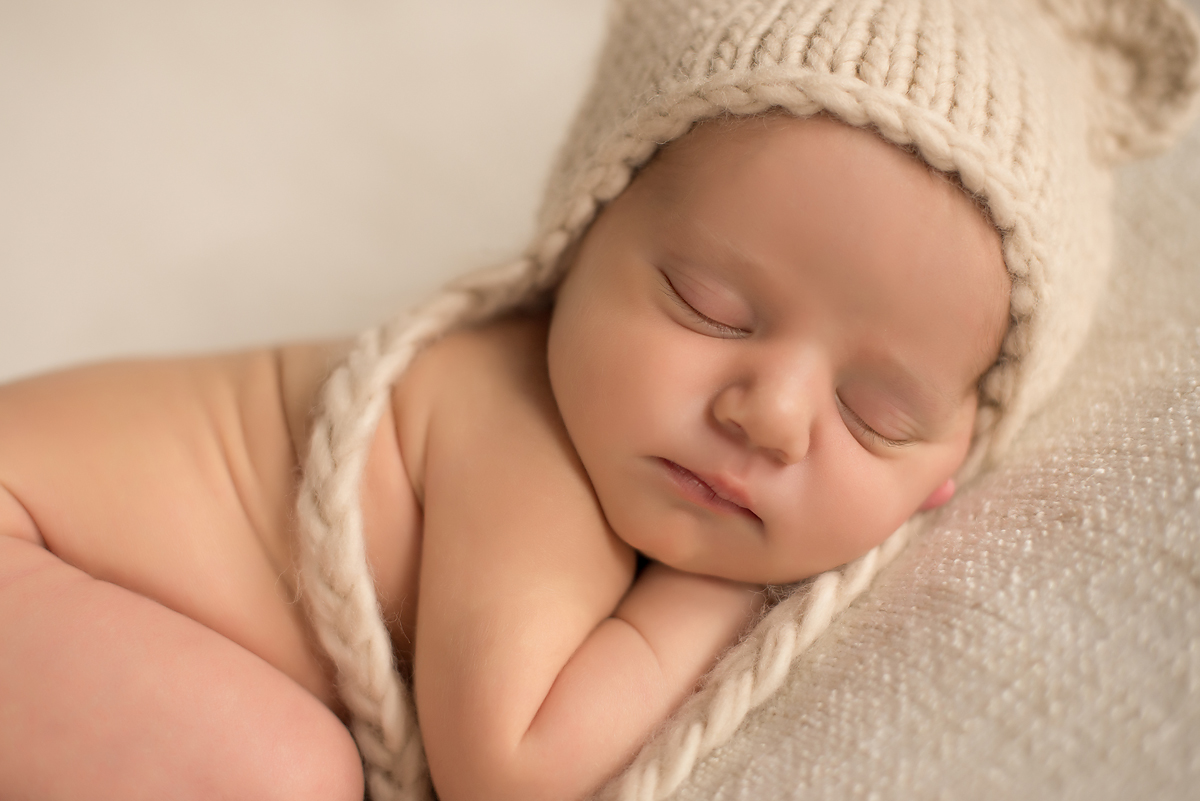 baby photos | Connecticut newborn photographer Kelli Dease | Baby girl | Hartford, CT | www.kellidease.com