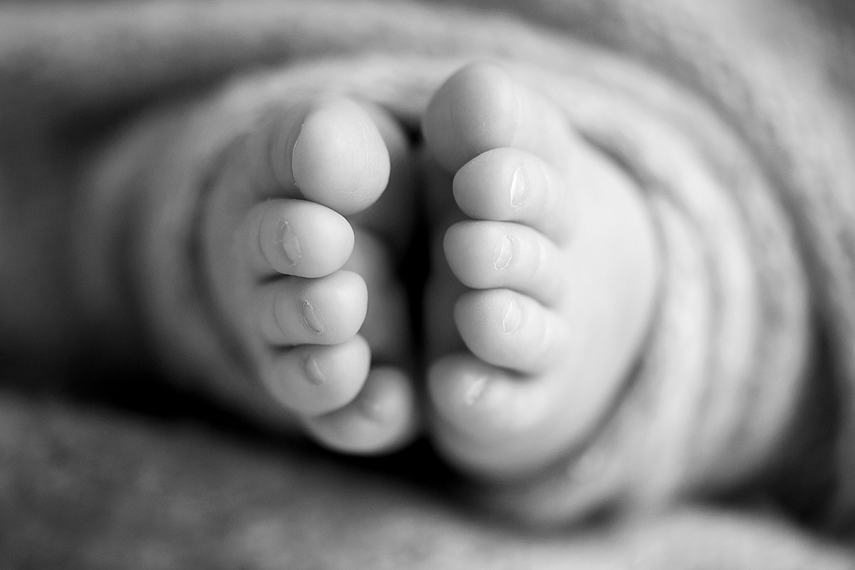 newborn baby toes | West Hartford | Granby | Farmington | Top CT newborn photographer Kelli Dease