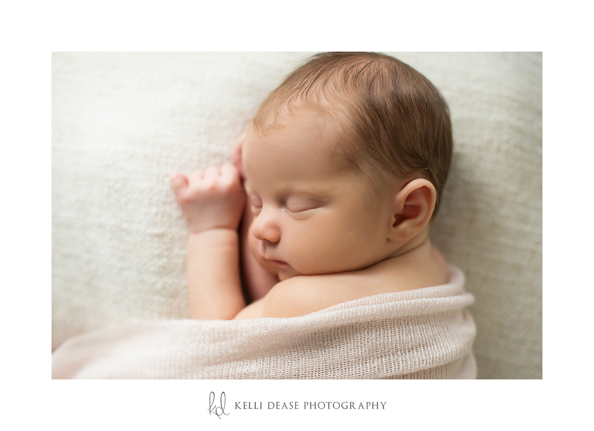 Simple and Soft Newborn Photos | Norwalk, Westport, New Canaan CT newborn photographer | Newborn photo session | New Born photographers | Kelli Dease Photography | www.kellidease.com