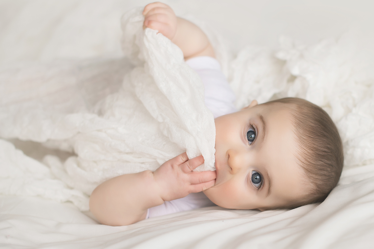 NATURAL LIGHT AND AIRY BABY PHOTOS BY CT BABY PHOTOGRAPHER KELLI DEASE