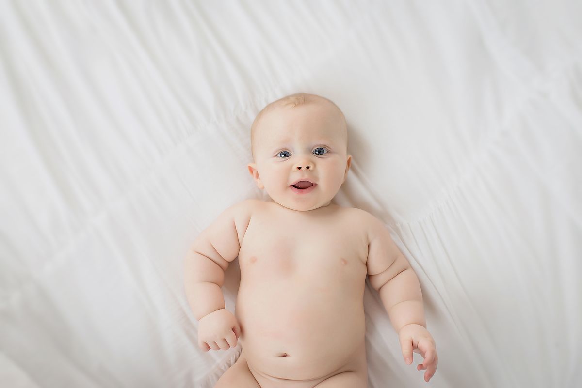 SIMPLE NATURAL BABY PHOTOGRAPHY. CT PHOTO STUDIO KELLI DEASE PHOTOGRAPHY.