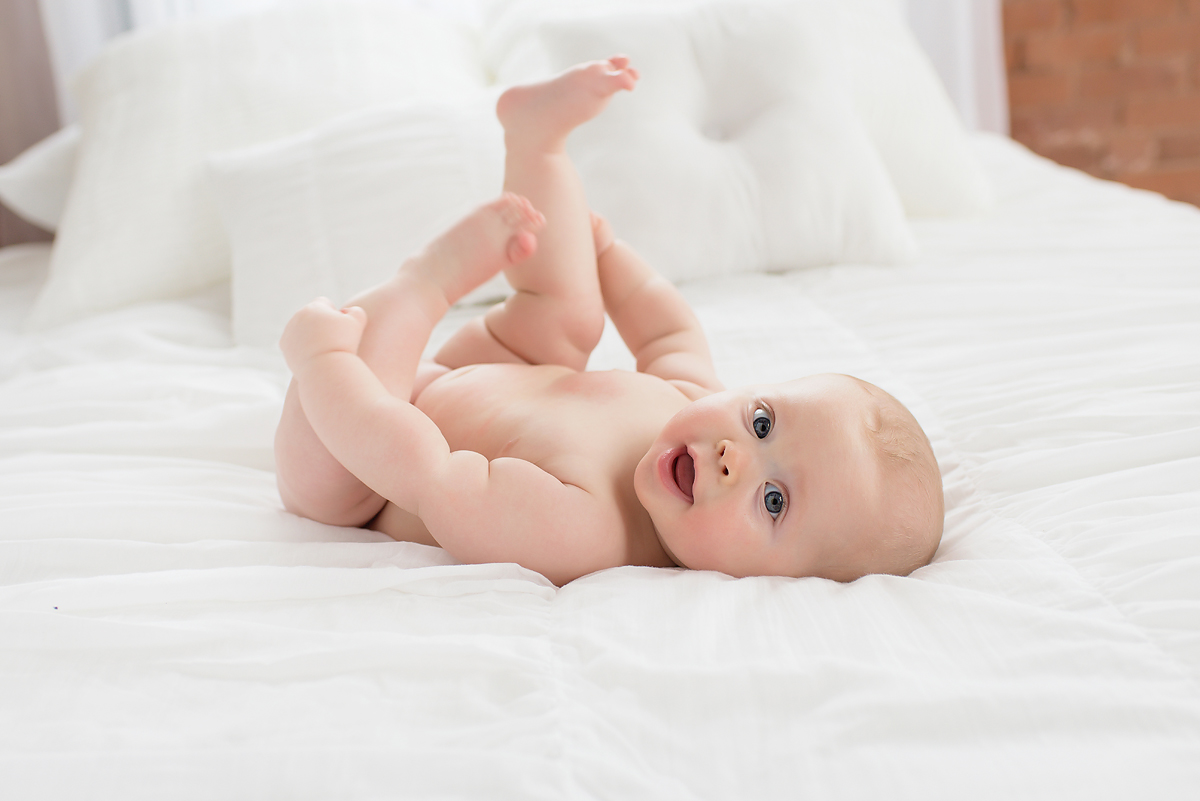PURE AND SIMPLE BABY PHOTOS BY CT BABY PHOTOGRAPHER KELLI DEASE