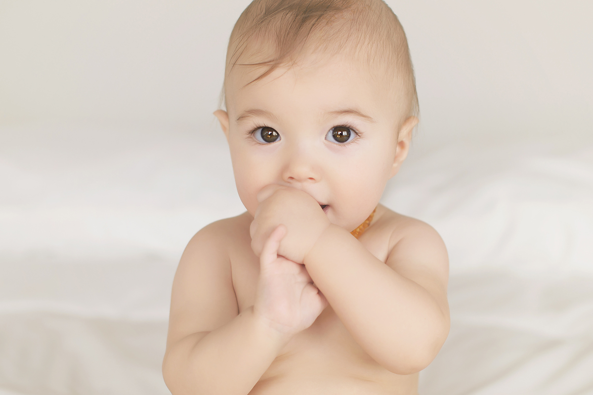NATURAL SIMPLE BABY PHOTOGRAPHY WITHOUT PROPS BY CT BABY PHOTOGRAPHER KELLI DEASE