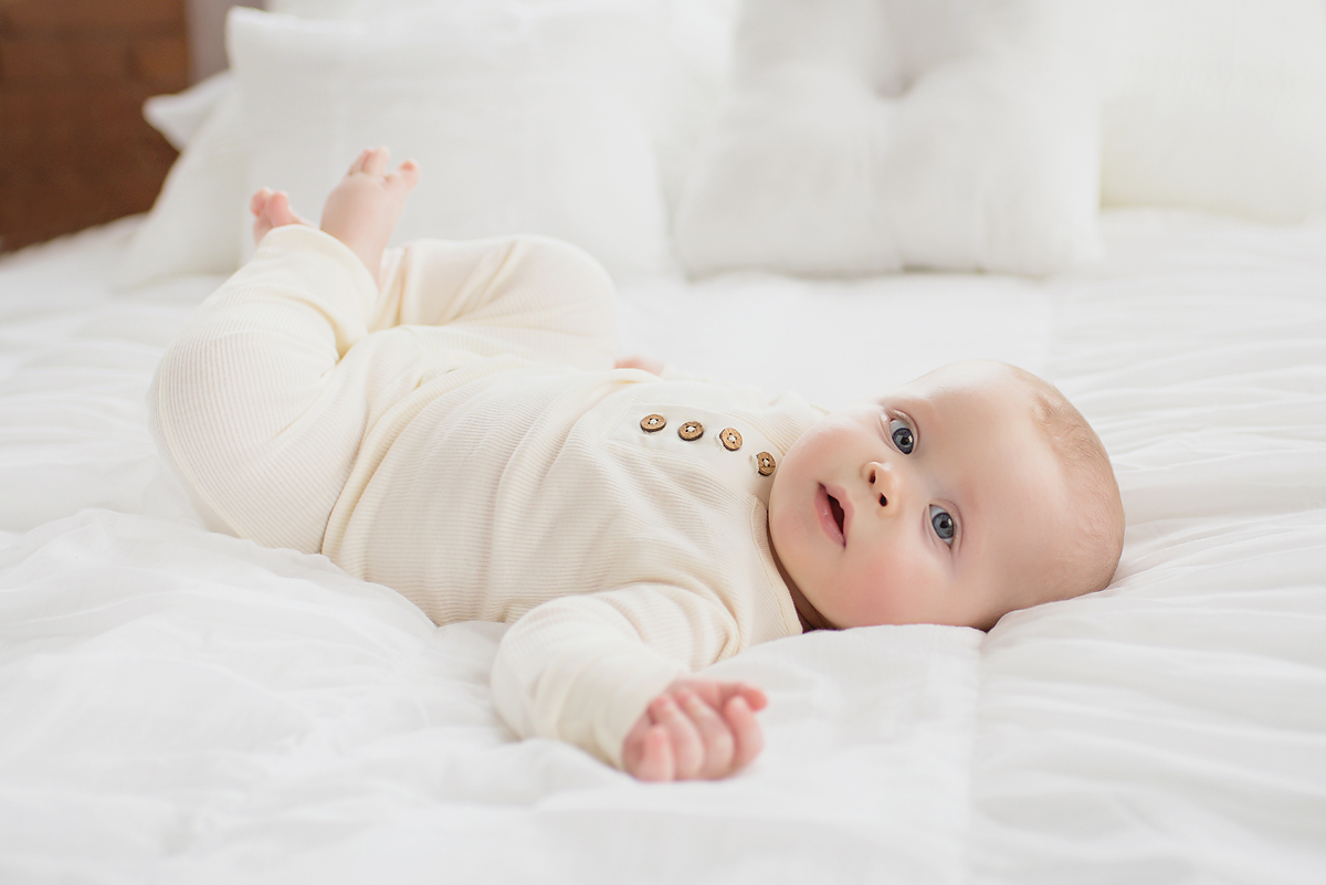NATURAL SIMPLE BABY PHOTOGRAPHY WITHOUT PROPS BY CT BABY PHOTOGRAPHER KELLI DEASE