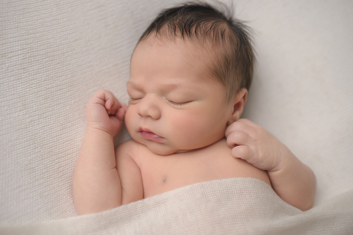 Simple, natural and airy newborn baby photos.
