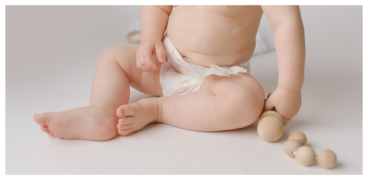 Simple and classic baby photos | Natural, light and airy newborn photography | Farmington, CT Newborn Photographers | CT Portrait Studio |www.kellidease.com