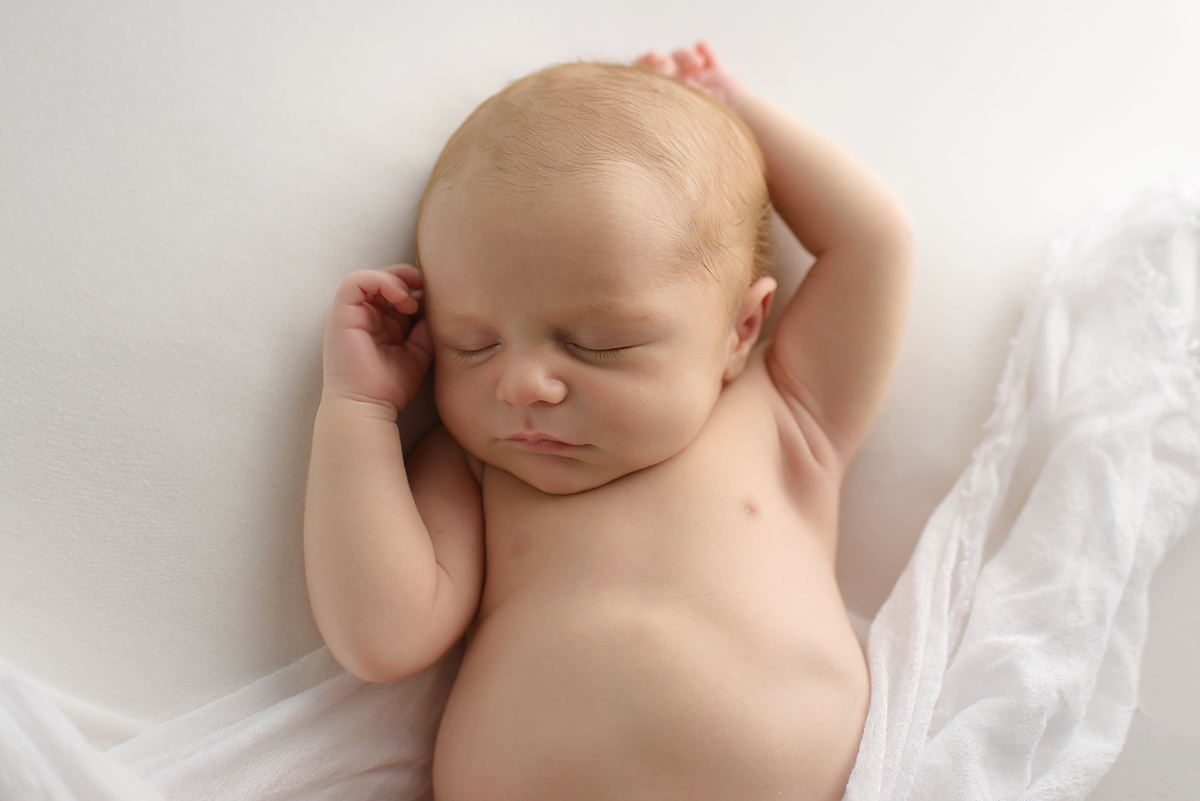 Simple and classic newborn photos | Connecticut's best newborn photographers | Farmington, CT Newborn Photographers | CT Portrait Studio |www.kellidease.com