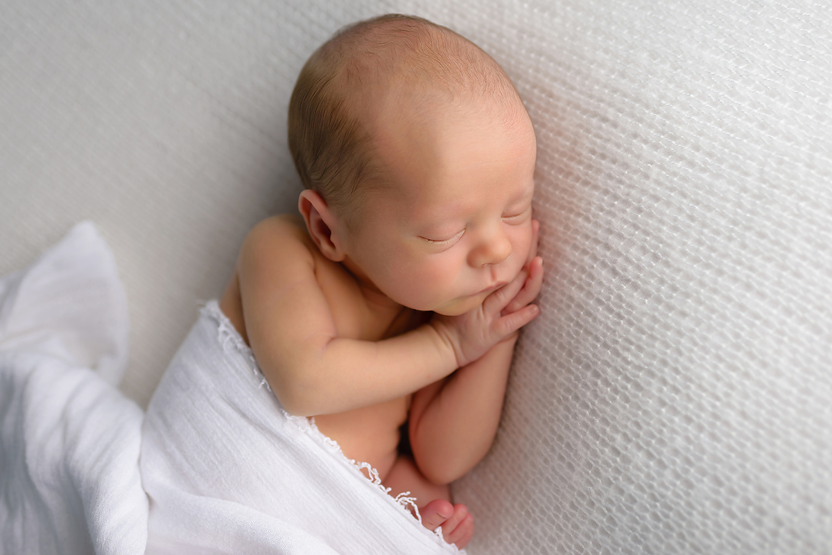 Artistic newborn photos | Fine art newborn photography | CT Newborn Photographers | CT Portrait Studio |www.kellidease.com