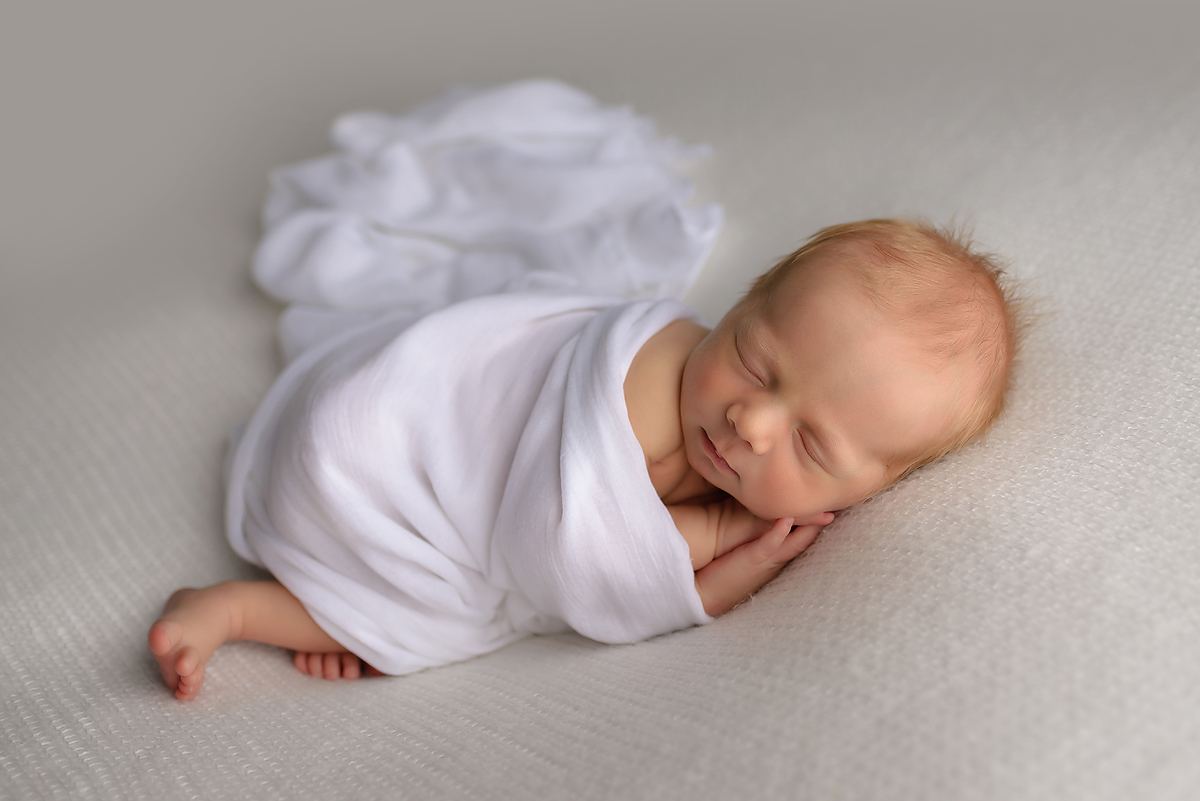 Organic newborn photos | Fine art newborn photography | CT Newborn Photographers | CT Portrait Studio |www.kellidease.com