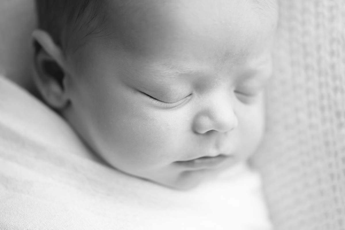 Simple and classic newborn photos | Fine art newborn photography | CT Newborn Photographers | Farmington CT Portrait Studio |www.kellidease.com