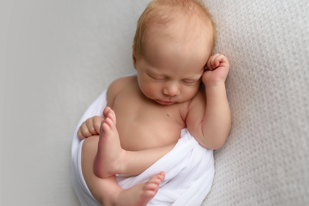 Simple and classic newborn photos | Artistic newborn photography | CT Newborn Photographers | CT Portrait Studio |www.kellidease.com