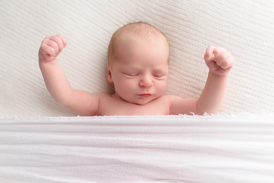 Simple and classic newborn photos | Fine art newborn photography | CT Newborn Photographers | CT Portrait Studio |www.kellidease.com