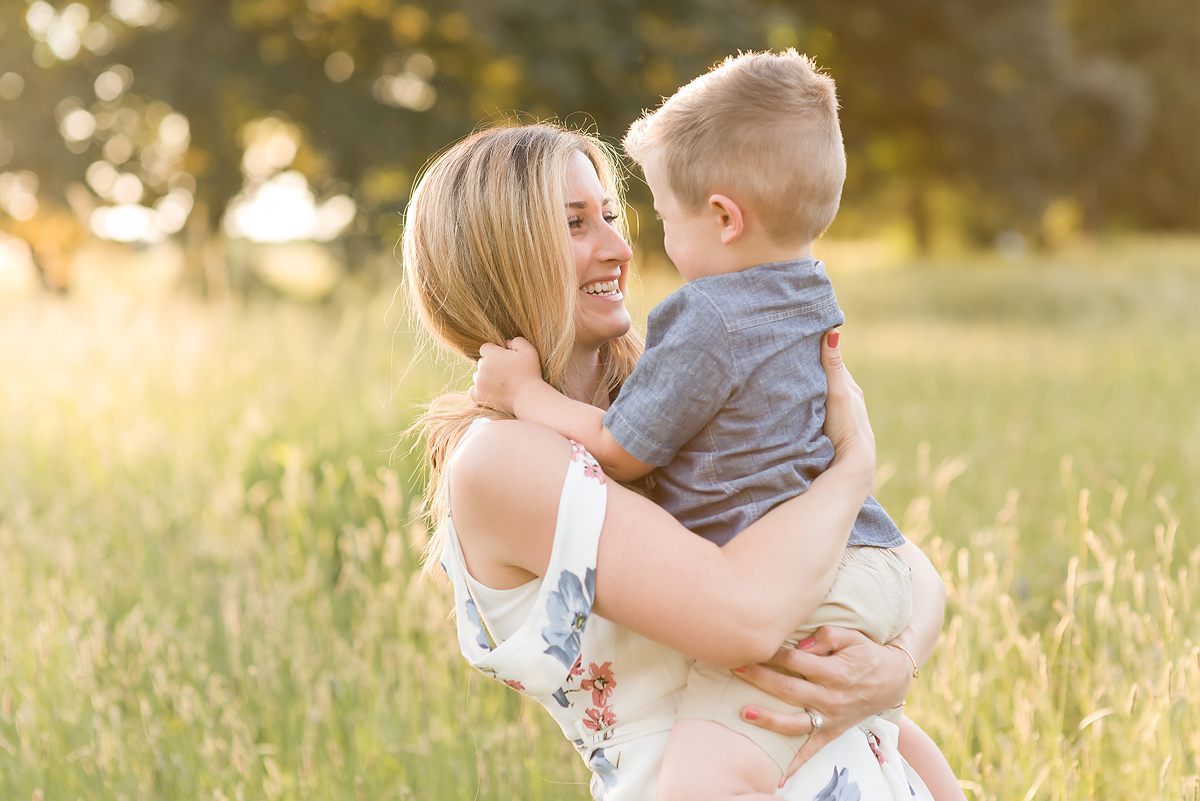 Outdoor Sunset Field Photo Session in Connecticut | CT Children's Photographer | Simsbury Family Photography | CT Photography | www.kellidease.com