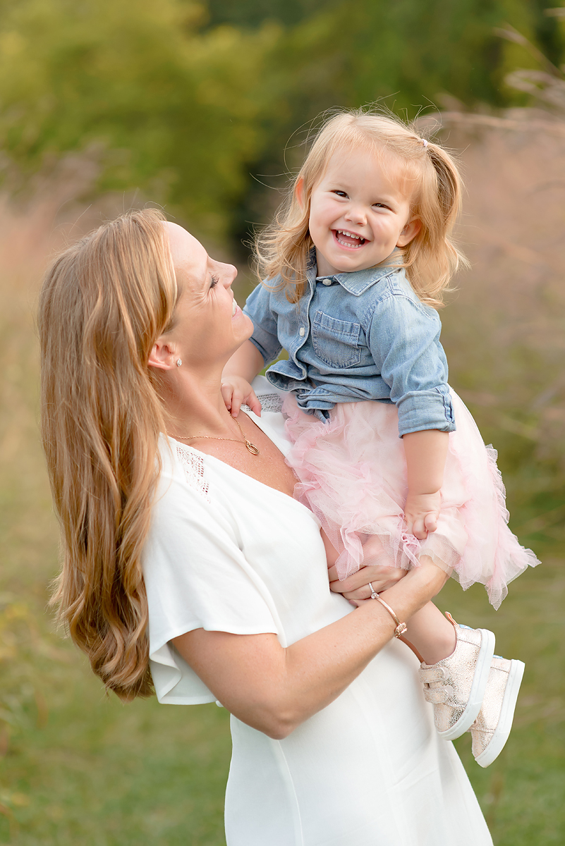 Outdoor Sunset Field Photo Session in Connecticut | CT Children's Photographer | Simsbury Family Photography | CT Photography | www.kellidease.com