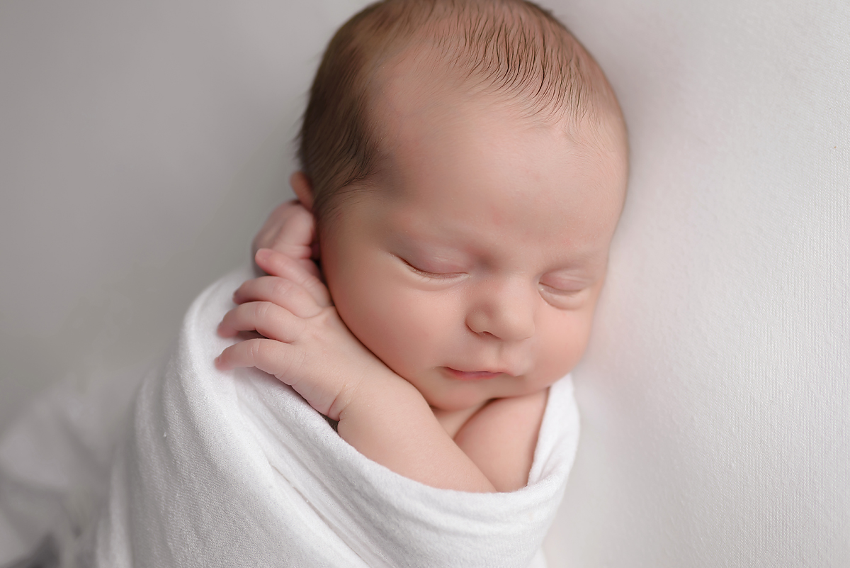 newborn baby photos | timeless newborn photography | Simsbury, CT Newborn Photographers | CT Portrait Studio |www.kellidease.com