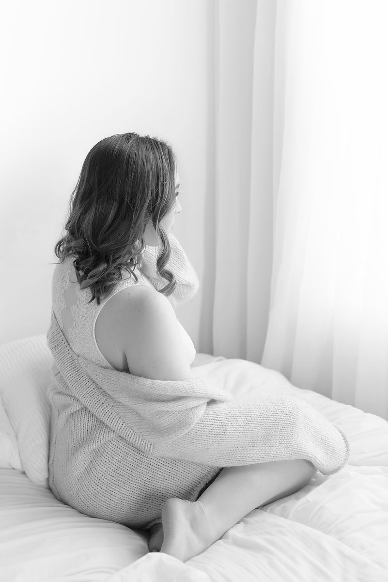 Tasteful and Sexy Boudoir Session in Connecticut | CT Boudoir Photographer | Hartford County Boudoir Photography | CT Photography | www.kellidease.com