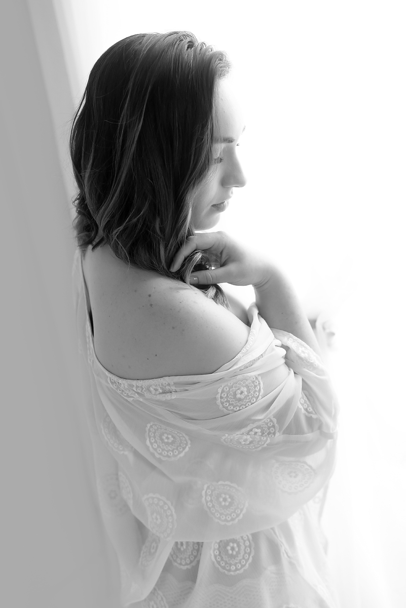 Simple and Elegant Boudoir Session in Connecticut | CT Boudoir Photographer | New Haven County Boudoir Photography | CT Photography | www.kellidease.com