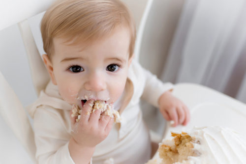 Simple and classic first birthday photos | Cake smash photographers in Connecticut | First birthday photo sessions in CT | www.kellidease.com