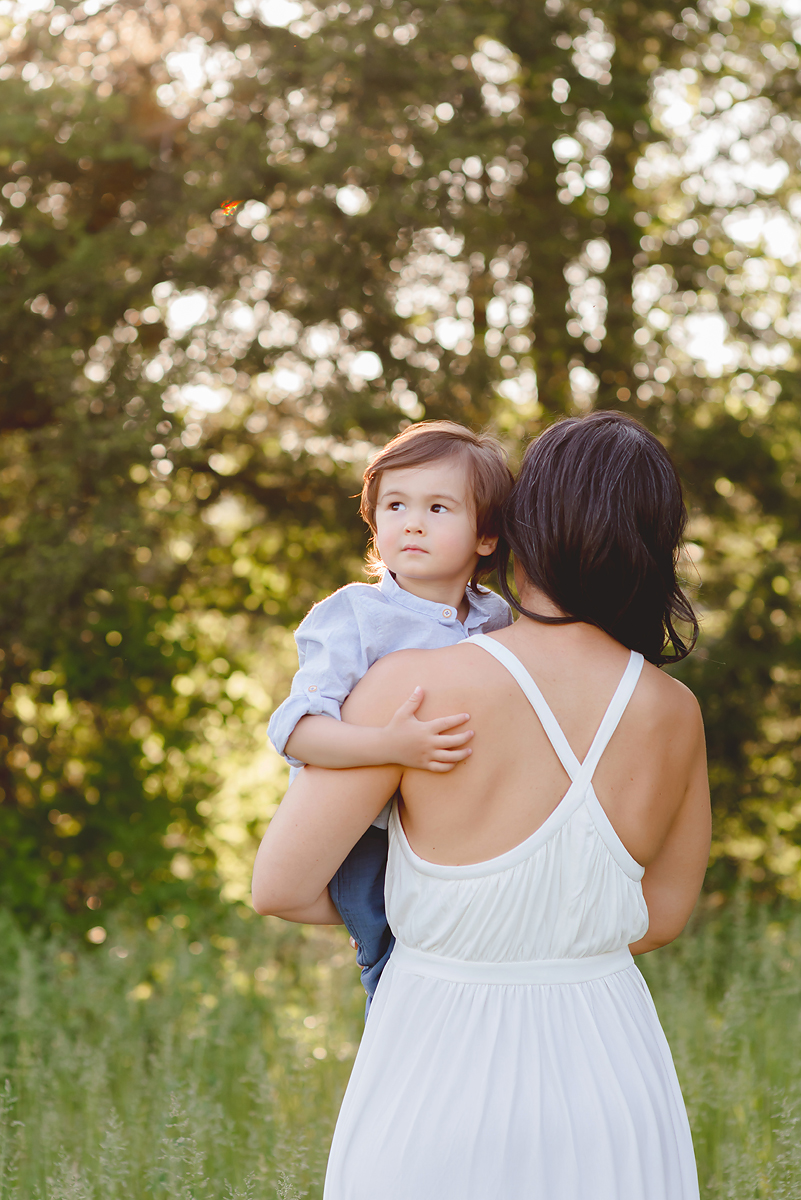 Outdoor Sunset Family Field Session in Connecticut | CT Family Photographer | Hartford County Family Photography | CT Photography | www.kellidease.com