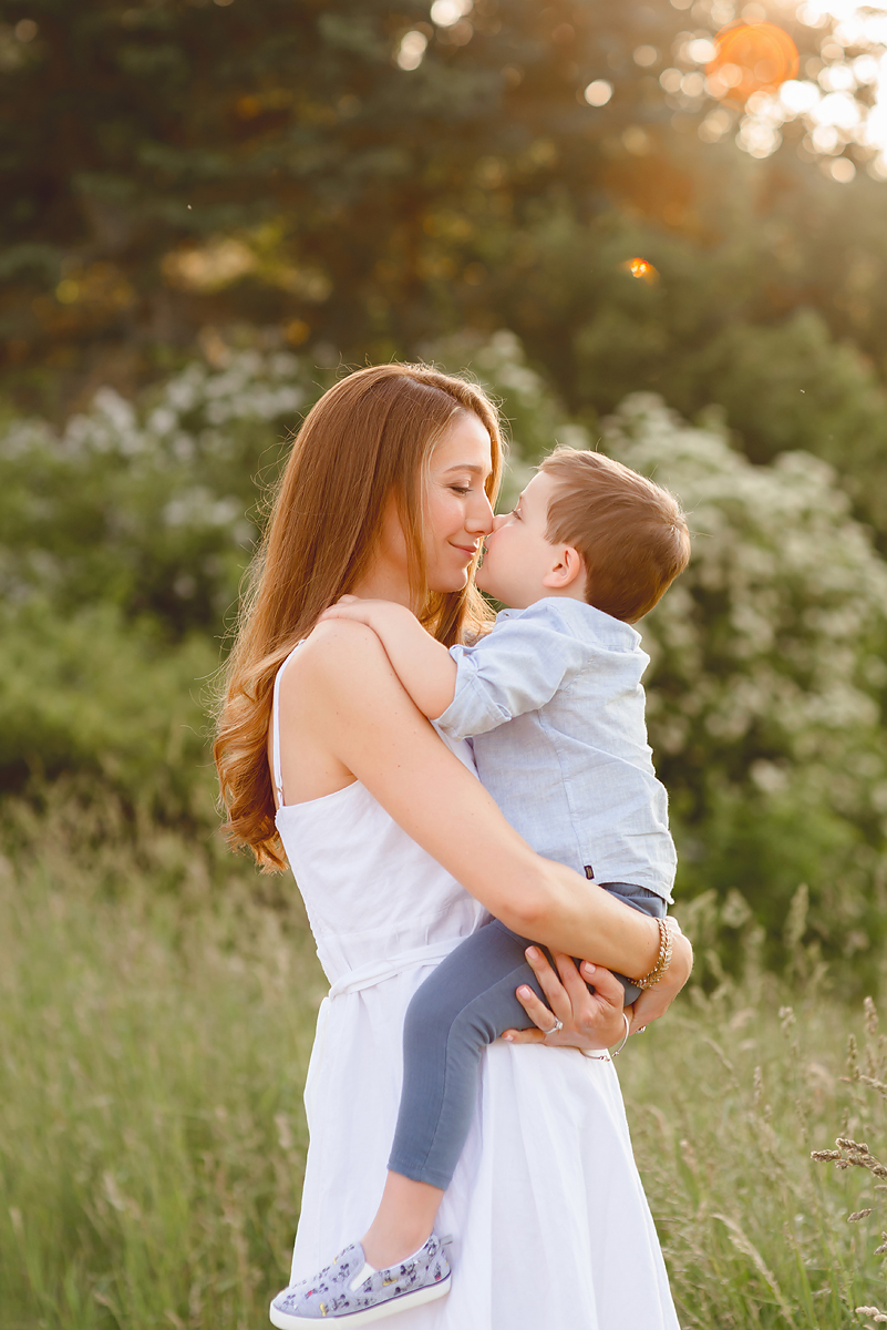 Outdoor Sunset Family Field Session in Connecticut | CT Family Photographer | Hartford County Family Photography | CT Photography | www.kellidease.com