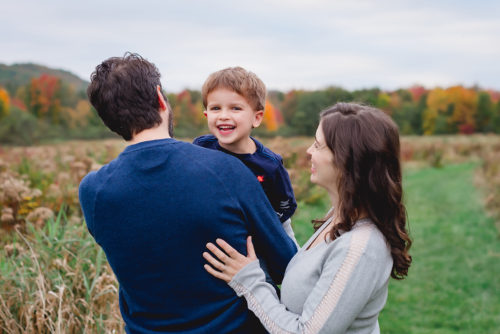 Outdoor Fall Mini Session in Connecticut | CT Family Photographer | Hartford County Family Photography | CT Photography | www.kellidease.com