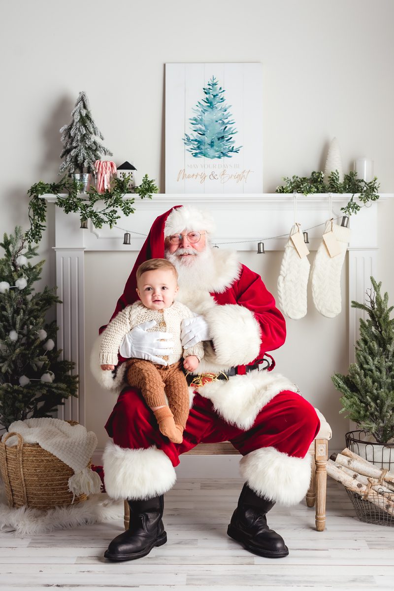 Holiday and Santa Photographers in CT | Candid Children's Photography | CT Family Photographer | Christmas Family Photography | CT Photography | www.kellidease.com