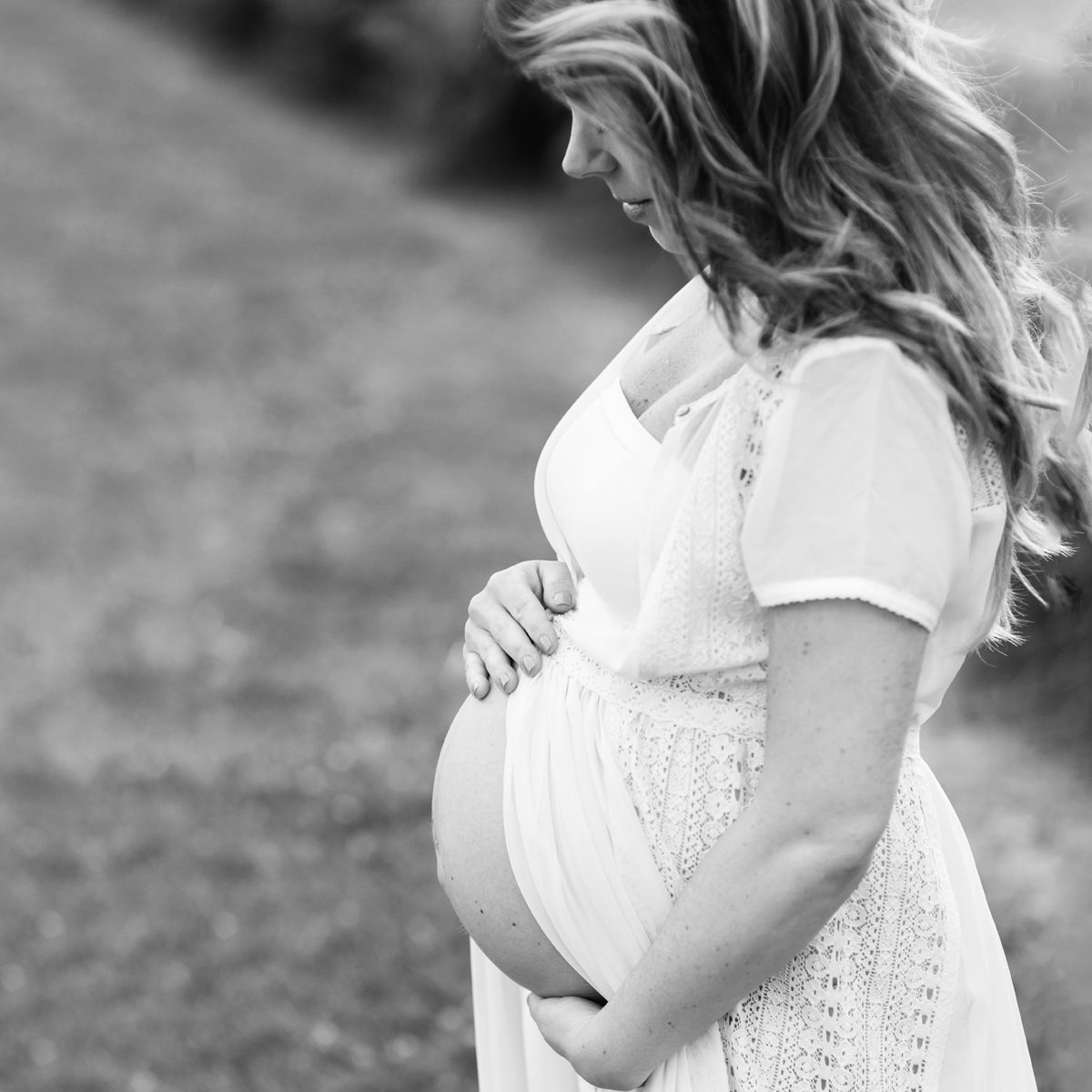 2024 Maternity Portfolio CT Photographer 1200px_01 Outdoor Field Maternity Photo Shoot Connecticut | Simple, light and airy maternity photography | Farmington, CT Family Maternity Photographers | CT Maternity Photography Studio |www.kellidease.com