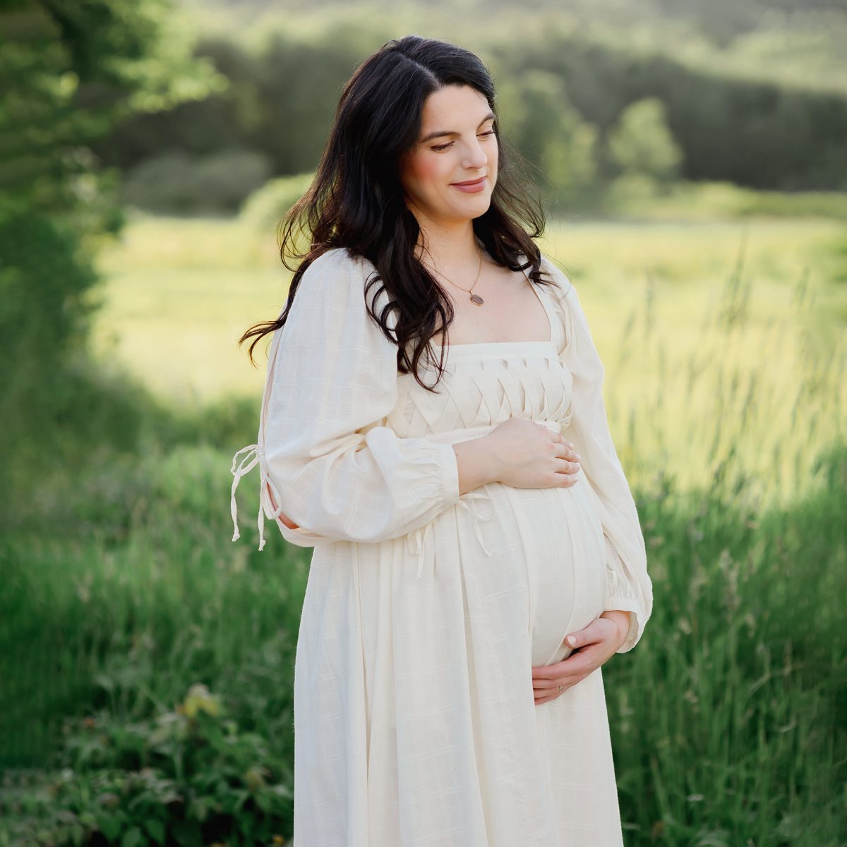 Outdoor field maternity Photoshoot in nature in Connecticut