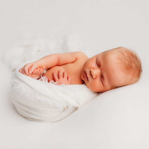 minimalist and neutral newborn photos | Connecticut's best newborn photographers | Farmington, CT Newborn Photographers | CT Portrait Studio