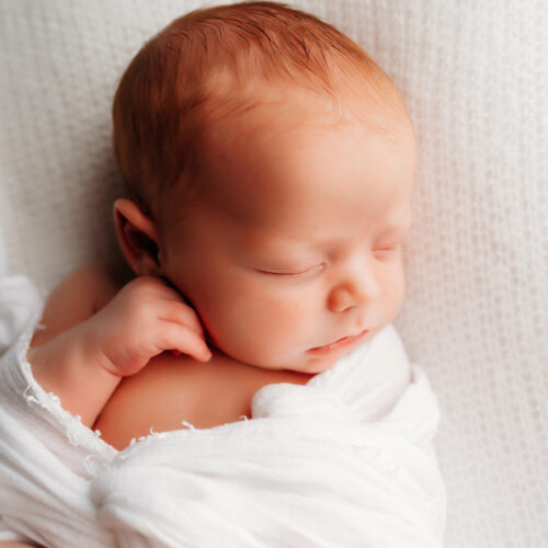 minimalist and neutral newborn photos | Connecticut's best newborn photographers | Farmington, CT Newborn Photographers | CT Portrait Studio