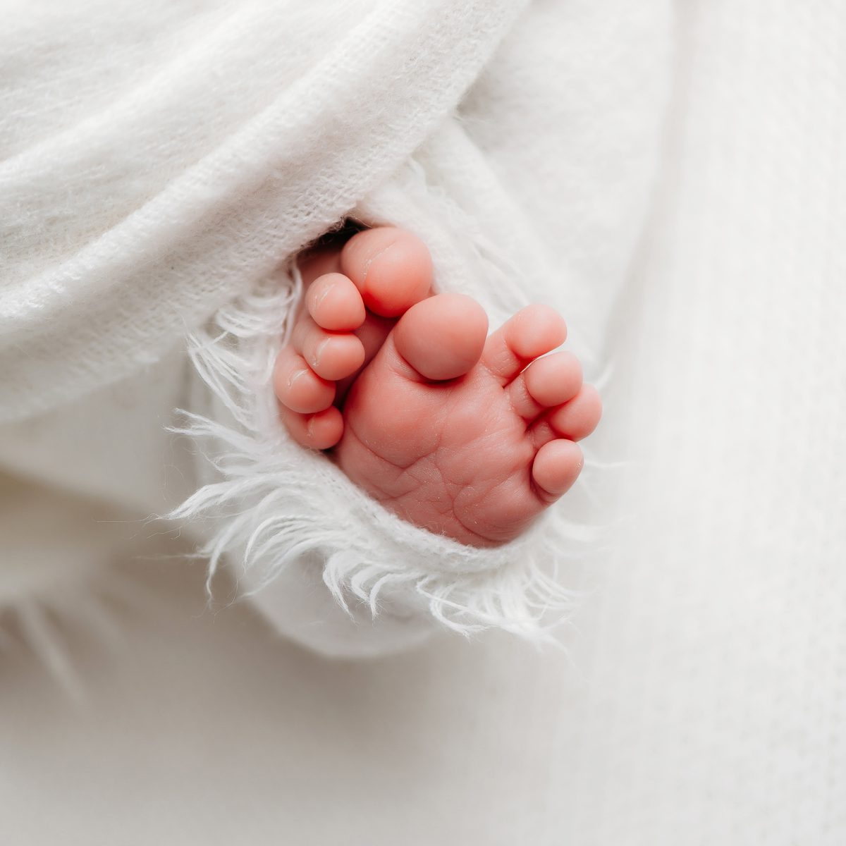 minimalist and closeup newborn photos | Connecticut's best newborn photographers | Farmington, CT Newborn Photographers | CT Portrait Studio