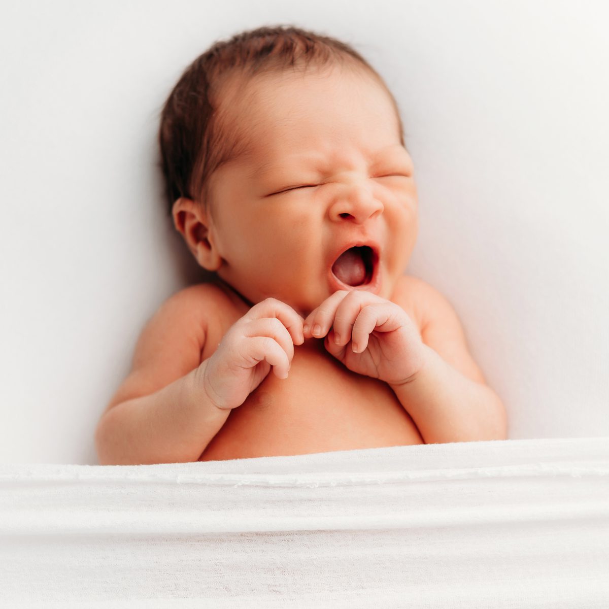 Simple and classic newborn photos | Connecticut's best newborn photographers | Farmington, CT Newborn Photographers | CT Portrait Studio |www.kellidease.com