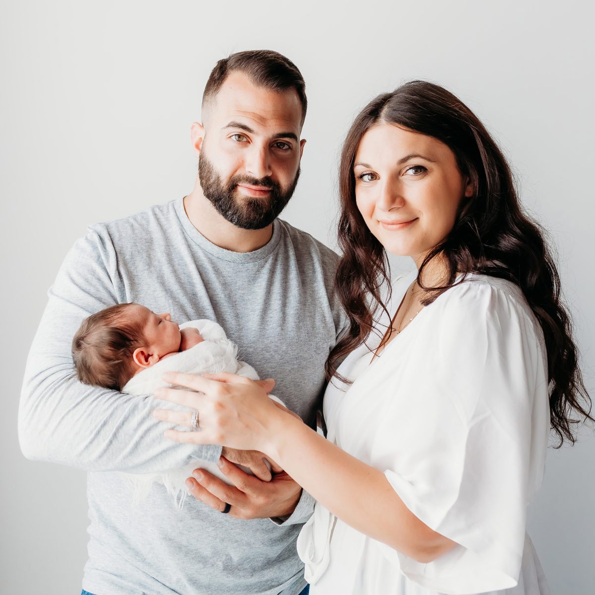 Simple and classic newborn photos | Connecticut's best newborn photographers | Farmington, CT Newborn Photographers | CT Portrait Studio |www.kellidease.com
