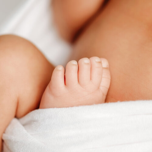 Simple and classic newborn photos | Connecticut's best newborn photographers | Farmington, CT Newborn Photographers | CT Portrait Studio |www.kellidease.com