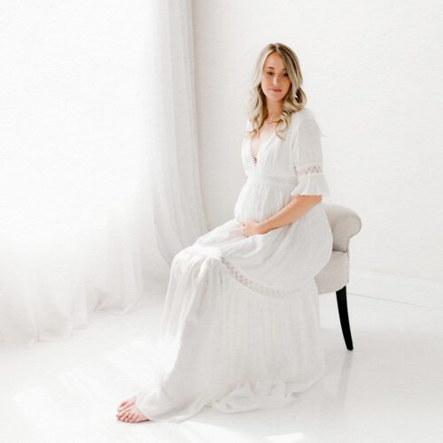 Indoor Studio Maternity Photo Shoot Connecticut | Simple, light and airy maternity photography | Farmington, CT Newborn Maternity Photographers