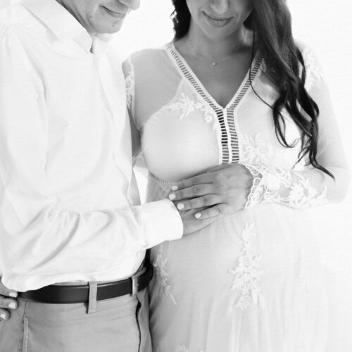 Indoor Studio Maternity Photo Shoot Connecticut | Simple, light and airy maternity photography | Farmington, CT Newborn Maternity Photographers