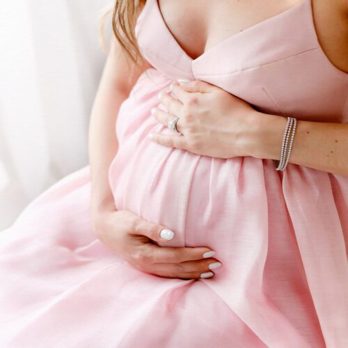 Indoor Studio Maternity Photo Shoot Connecticut | Simple, light and airy maternity photography | Farmington, CT Newborn Maternity Photographers