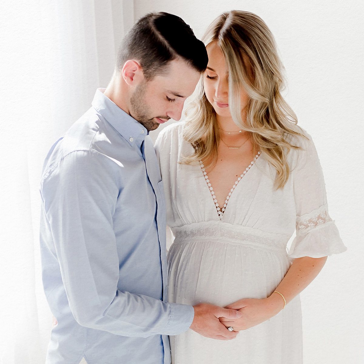 Indoor Studio Maternity Photo Shoot Connecticut | Simple, light and airy maternity photography | Farmington, CT Newborn Maternity Photographers