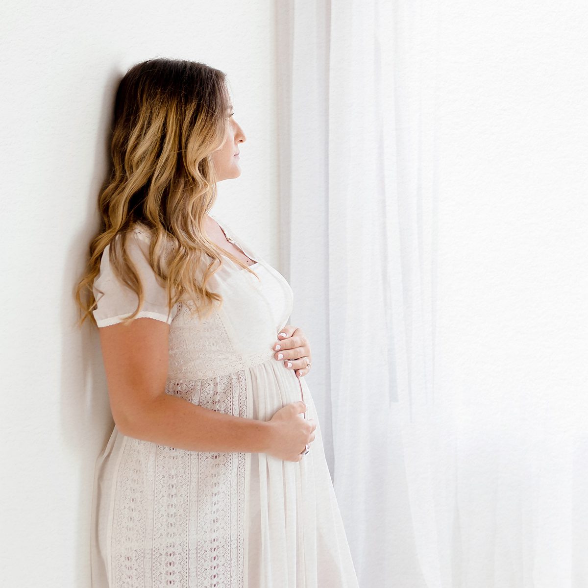 Indoor Studio Maternity Photo Shoot Connecticut | Simple, light and airy maternity photography | Farmington, CT Newborn Maternity Photographers