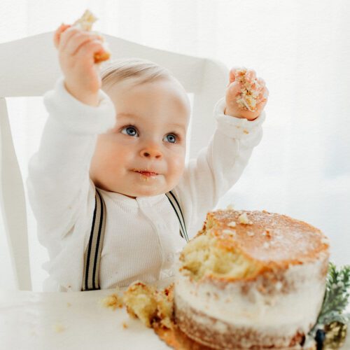 Cake Smash Birthday Photo Shoot Connecticut | Simple, light and airy childrens photography | Farmington, CT Child and Family Photographers