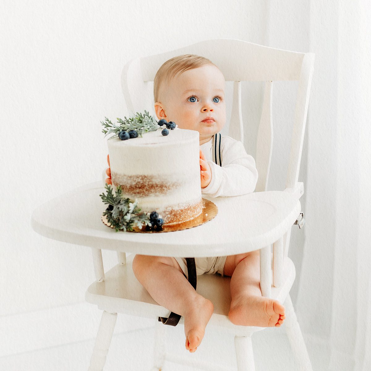 2025 Portfolio CT Birthday Photographer 1200px_09 A one year old boy in a highchair with a birthday cake taken during a CT photo shoot