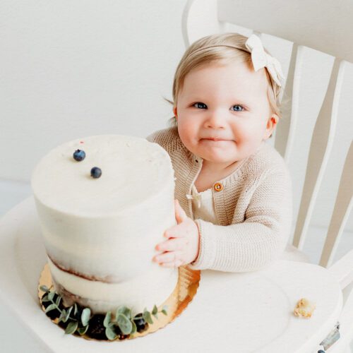 Cake Smash Birthday Photo Shoot Connecticut | Simple, light and airy childrens photography | Farmington, CT Child and Family Photographers