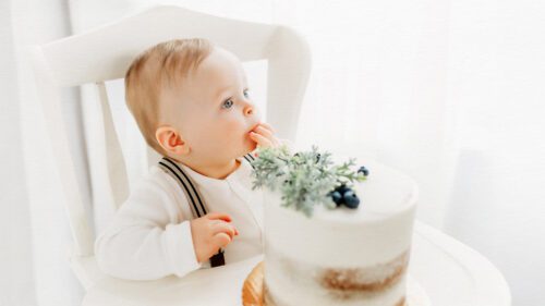Cake Smash Photo Shoot Connecticut | Simple, light and airy birthday photography | Farmington, CT Newborn and Baby Photographers