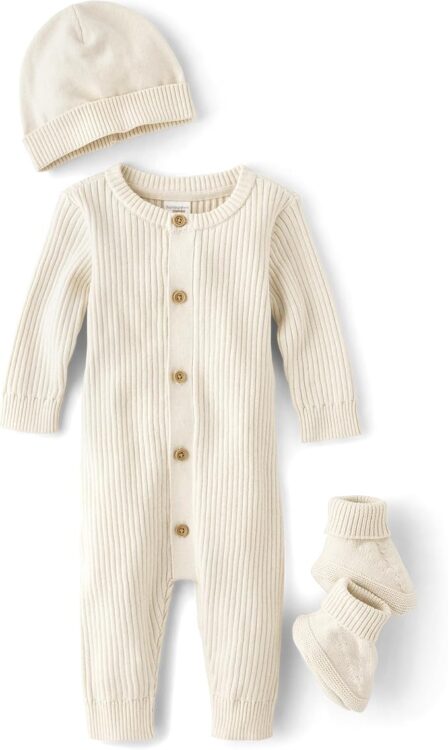 Outfits for newborn and family photo sessions. These styles feature soft fabrics, gentle movement, and relaxed silhouettes that photograph beautifully. Ideal for neutral, light-filled newborn sessions.